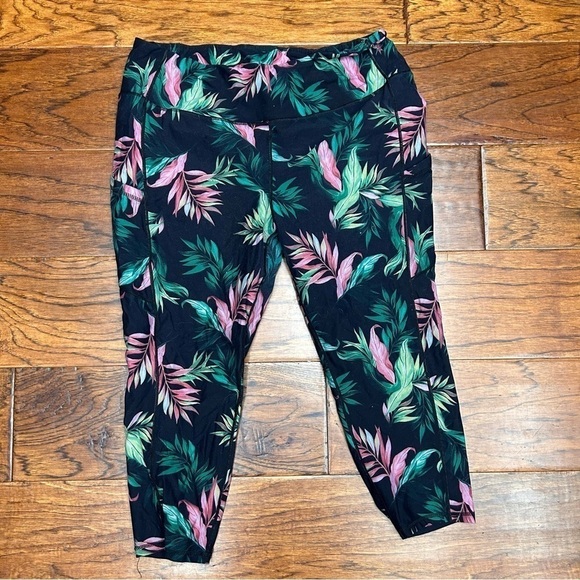 Performance Core Crop Active Legging With Side Pockets - Picture 1 of 5